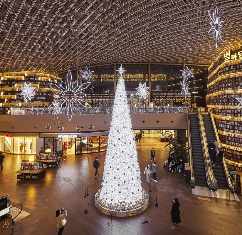 Silver tree at COEX Mall.