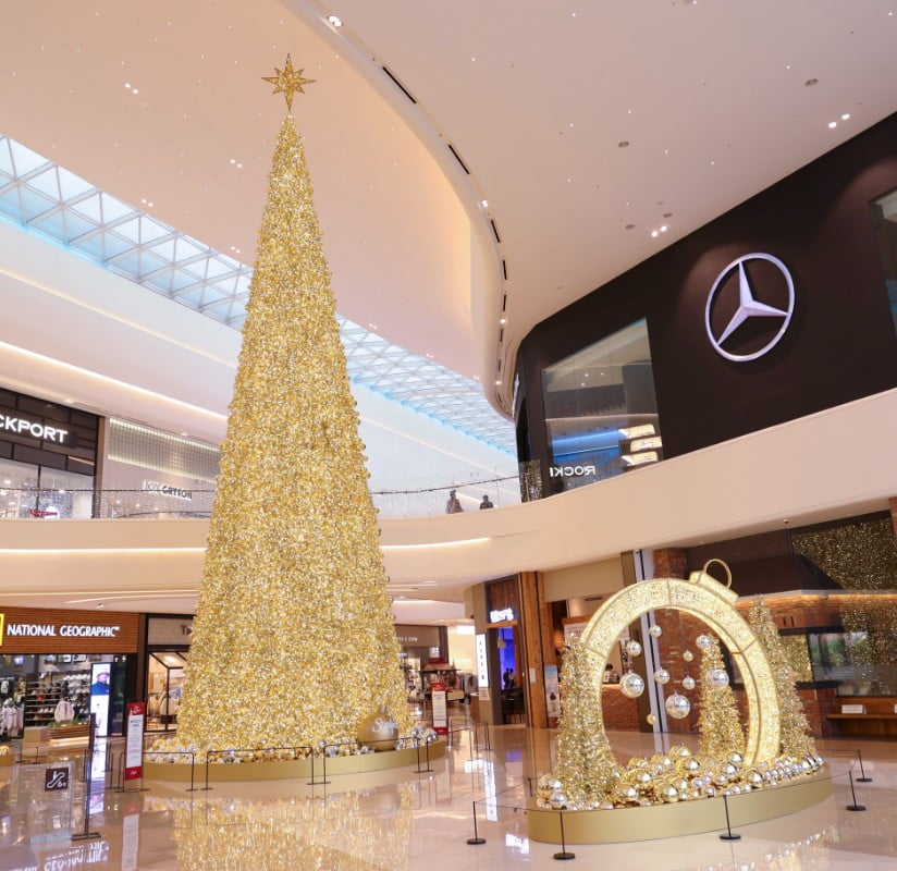 Super-large gold tree in Hanam.