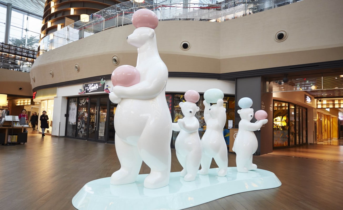 The theme exhibition 'Dream Journey' Polar Bear Sculpture.